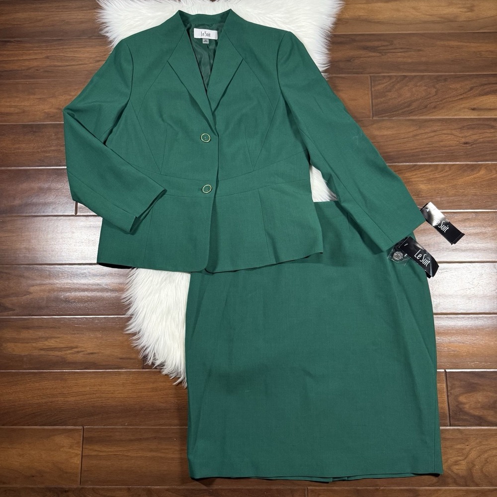 Le Suit Women's Green Two-Piece Blazer and Skirt Suit